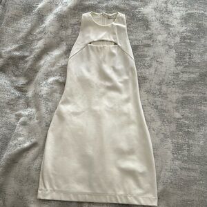 Alice + Olivia white fitted mini dress size 2 zipper closer in the back